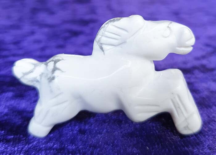 Howlite Horse - Crystal Carvings > Carved Crystal Animals