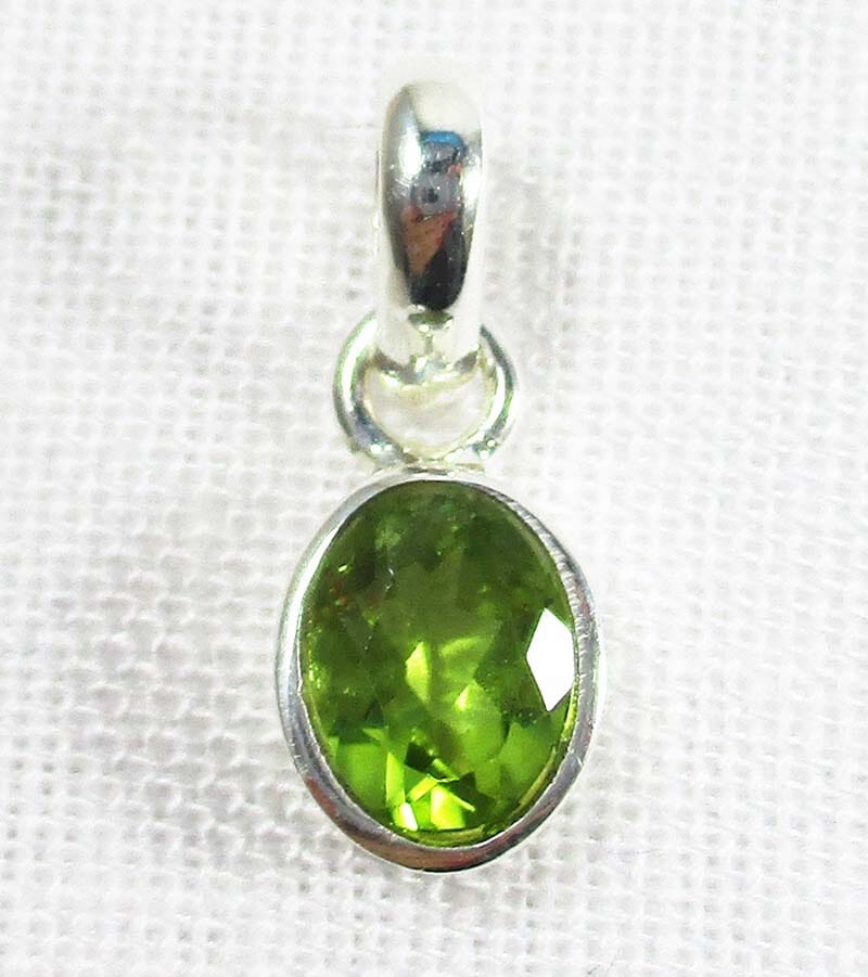 Mini Peridot Oval Pendant/Charm - Crystal Jewellery > Crystal Pendants