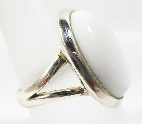White Agate Oval Ring (Size P) - Crystal Jewellery > Gemstone Rings